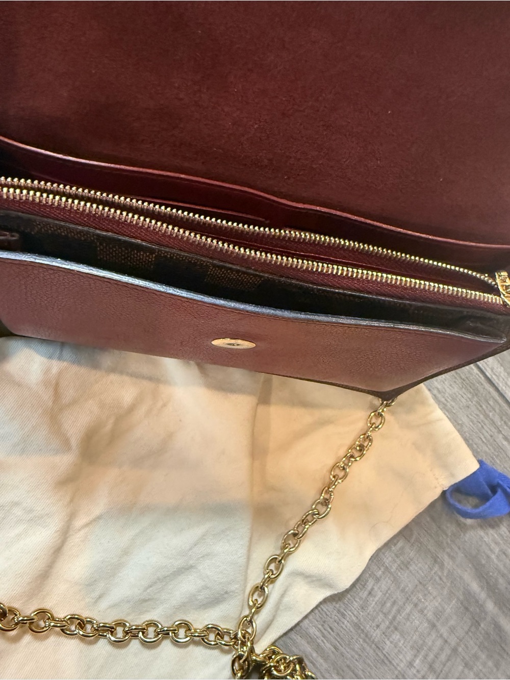 Women’s Red Leather Chain-Handle Shoulder Bag - Picture 6 of 16